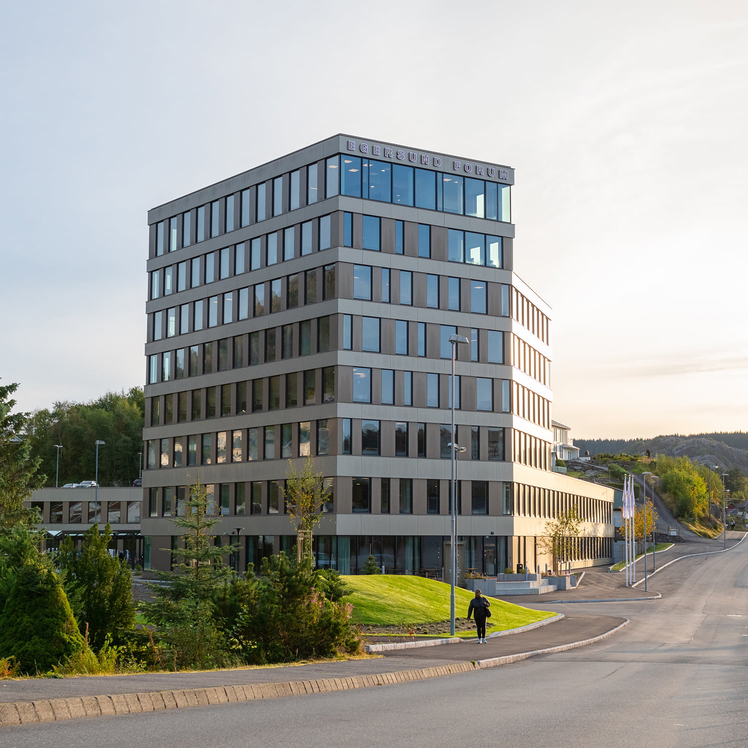 BAA_9223_square Skaara Spesialvinduer ble valgt av Niels Torp arkitekter på grunn av at de kunne tilby en overlegen løsning på soldemping og samtidig være tro mot originalen.